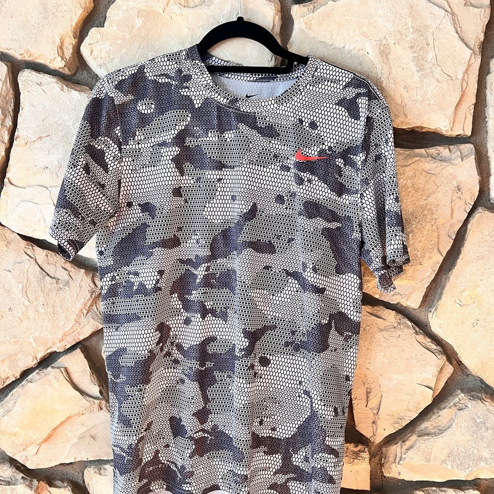 Nike Short Sleeve Gray/White Dri-Fit Camo Tee - M